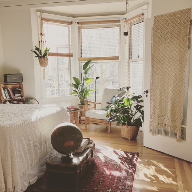 Image of a bright Airbnb room